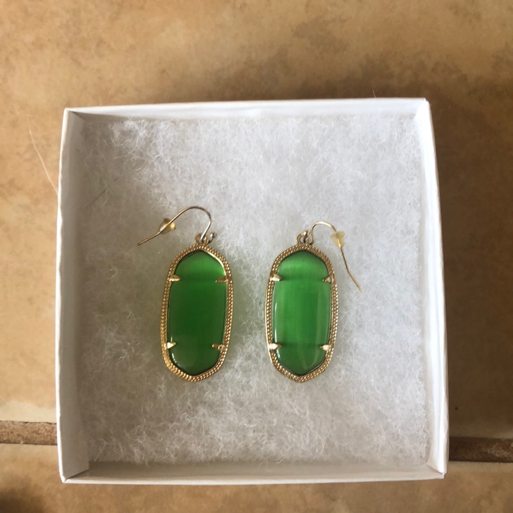 green kendra scott earrings!